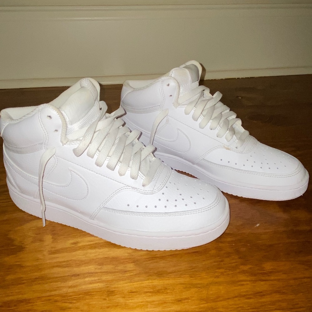 Women’s Nike Mid Sneaker